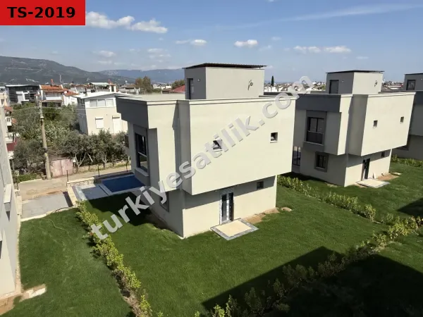 Seferihisar Doğanbeyde Tek Müstakil Havuzlu Satılık 3+1 Villa