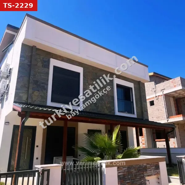 Özderede Çerşı Merkezinde Ön Cephe Oturuma Hazır Satılık 3+1 Villa!!