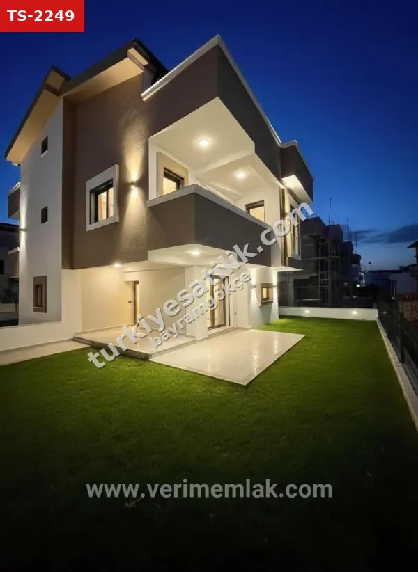 Özdere Ortamahallede Denize Çok Yakın Satılık 3+1 Villa