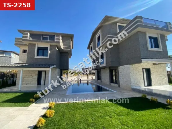 Gümüldür De Denize 50m2 Havuzlu Bahçeli Satılık Yazlık Villa