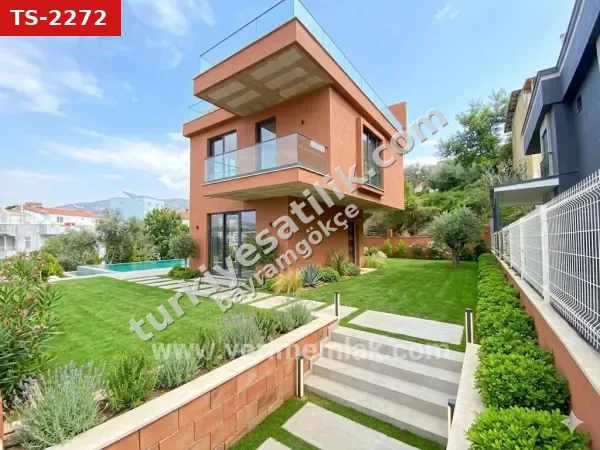Ürkmez De Denize 100m Mesafede, Modern Mimari Ve Kesintisiz Deniz Manzaralı Lüks Villa