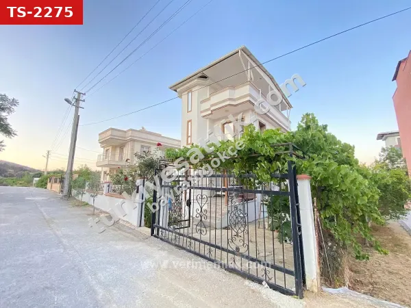 Seferihisar Atatürk Mah.’de full deniz manzaralı tam müstakil satılık 4+1 Villa
